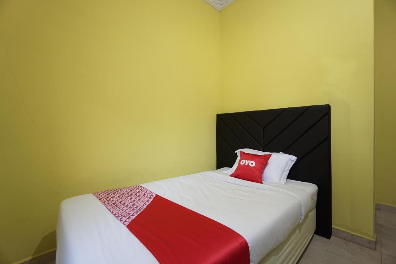 Oyo 2486 Bahana Guest House Manado Exterior photo