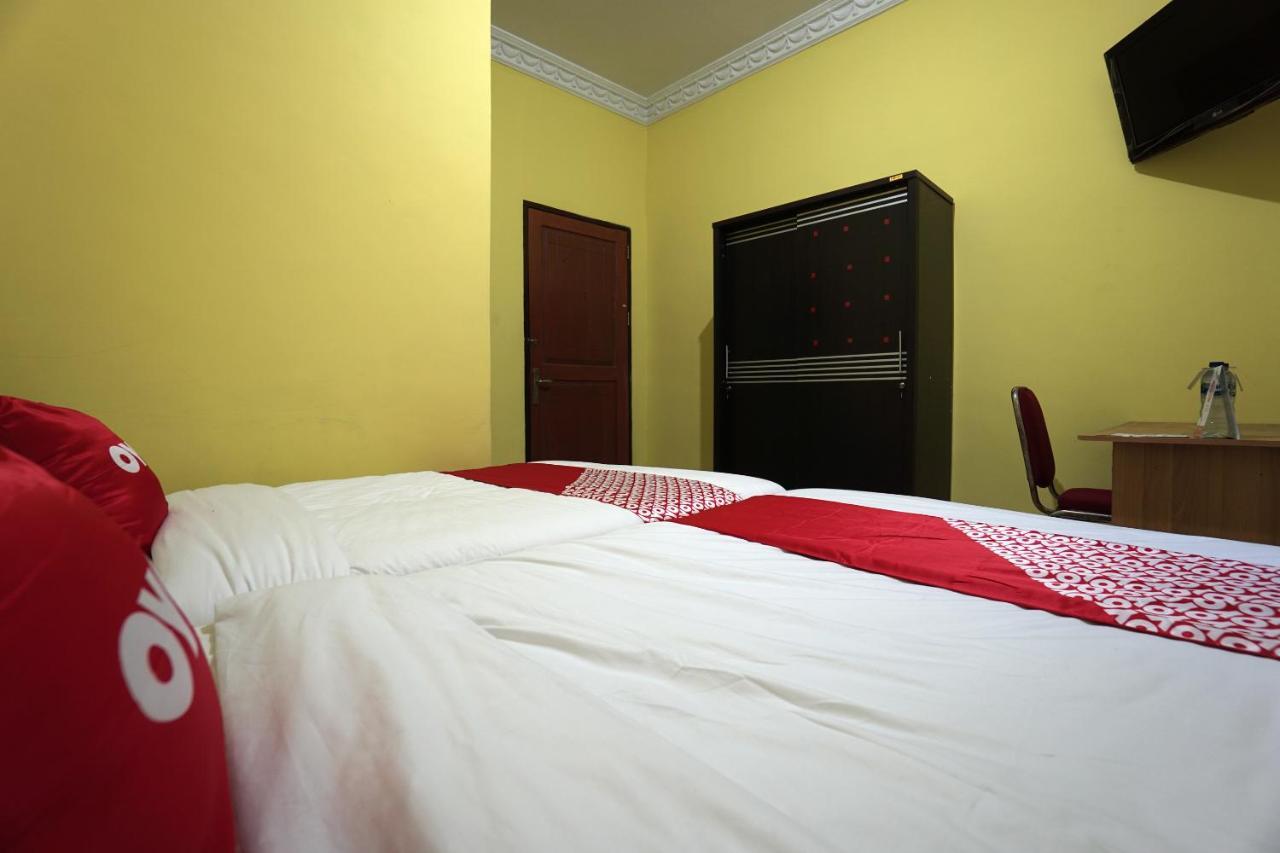 Oyo 2486 Bahana Guest House Manado Exterior photo